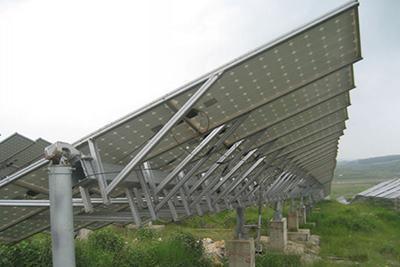 Actionneur linéaire pour pisteur solaire