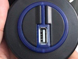 Bouton poussoir avec port USB TS24